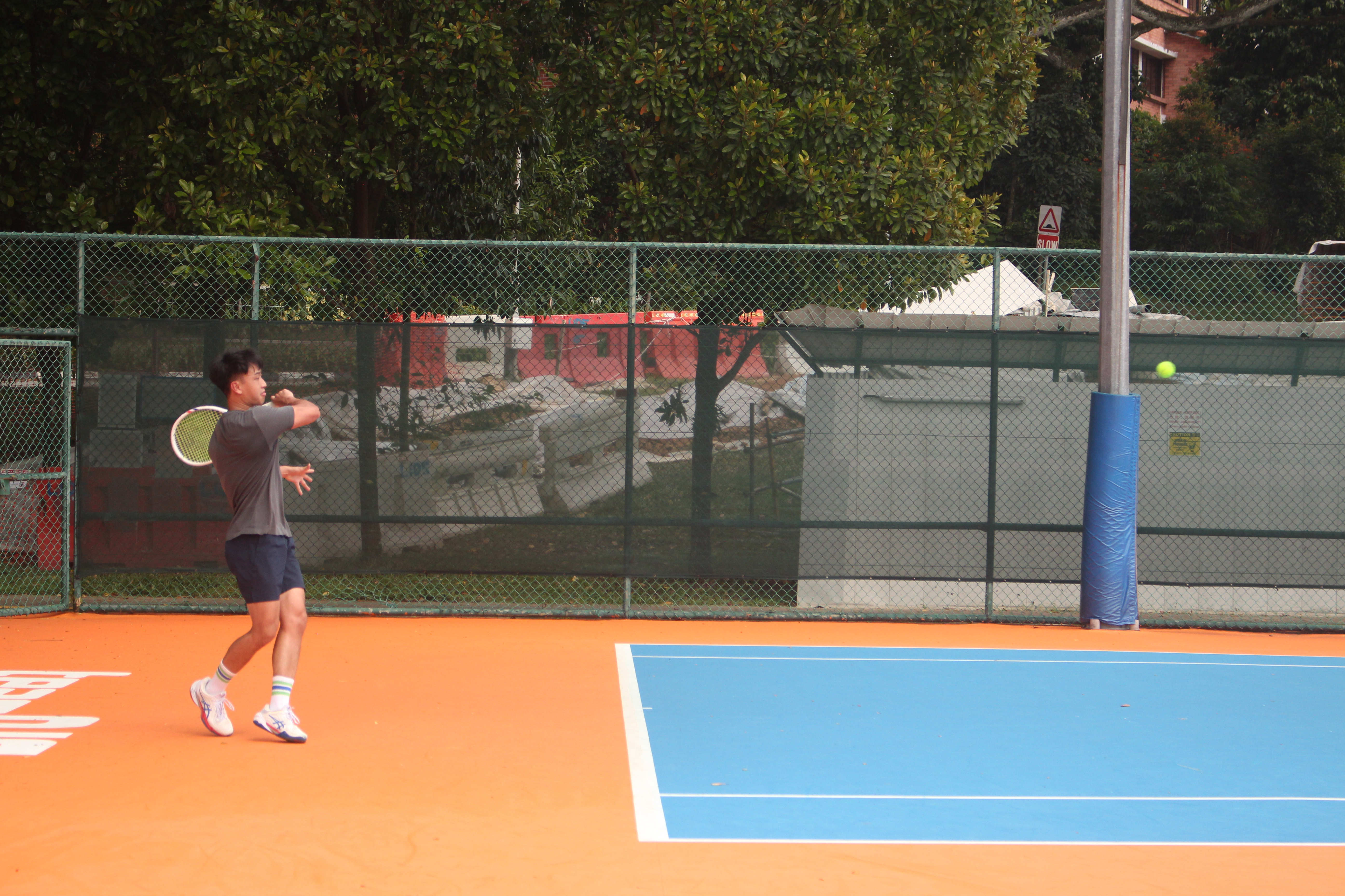 Sparring session at Bagel Tennis